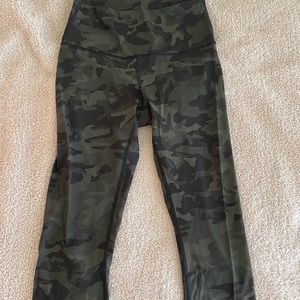Lululemon wunder under crop 21 camo